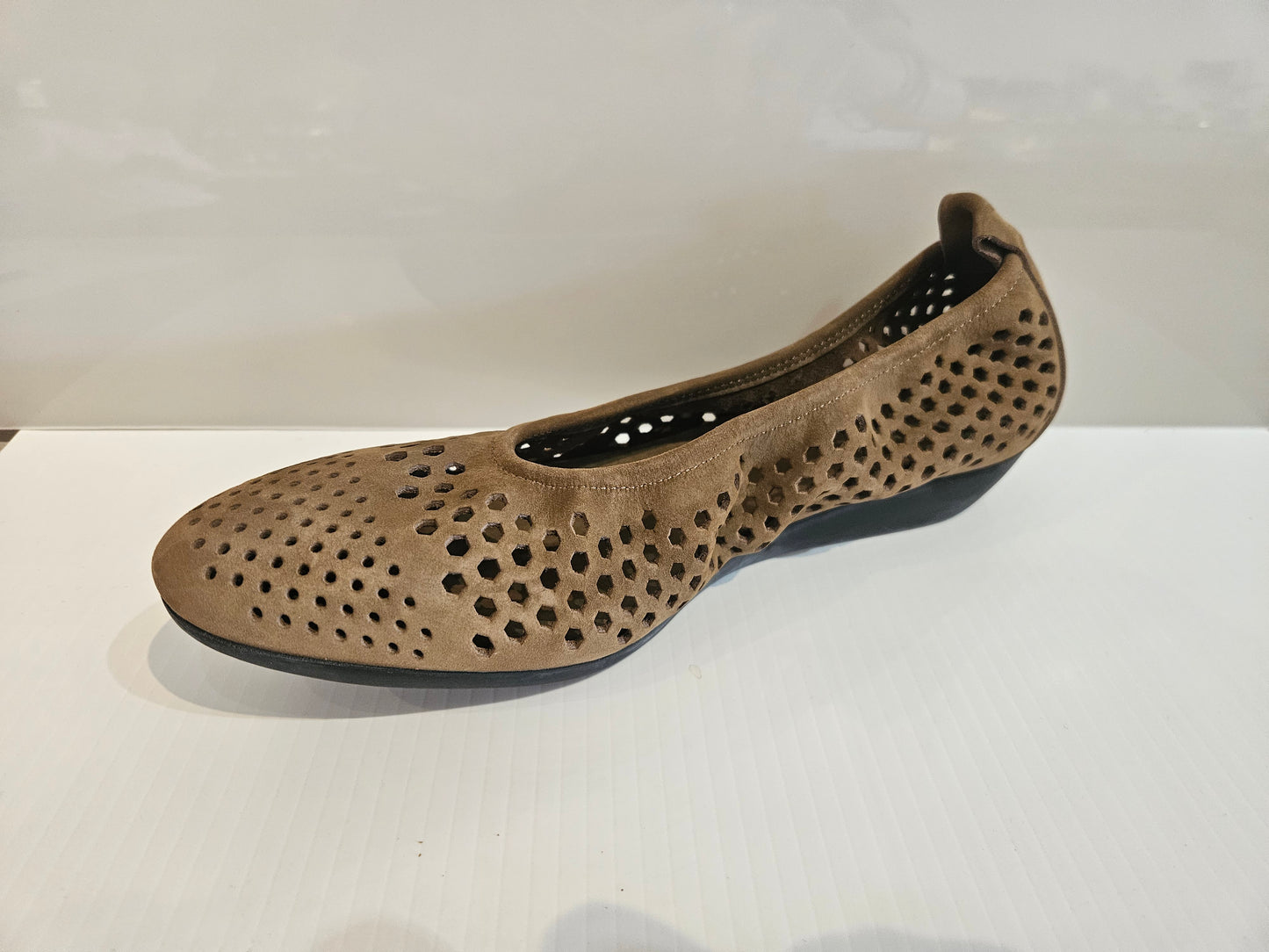 ARCHE ONAKHO BALLERINAS IN BEIGE