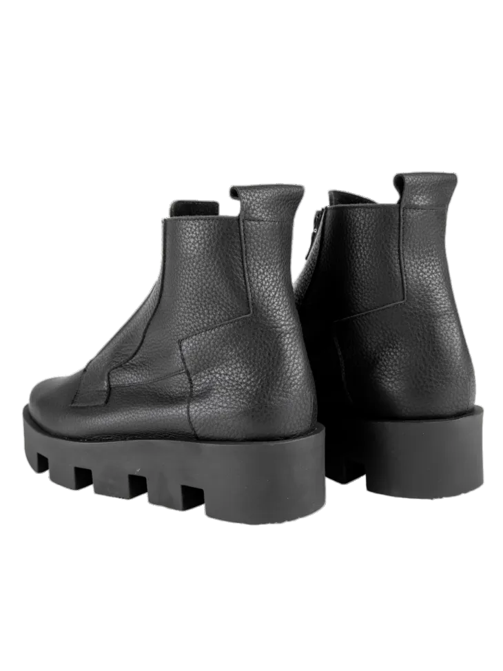 ARCHE TREEKA ANKLE BOOTS IN BLACK