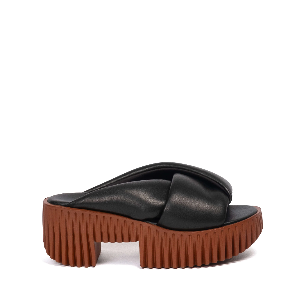 4CCCCEES PLIA ANDA SANDAL IN BLACK