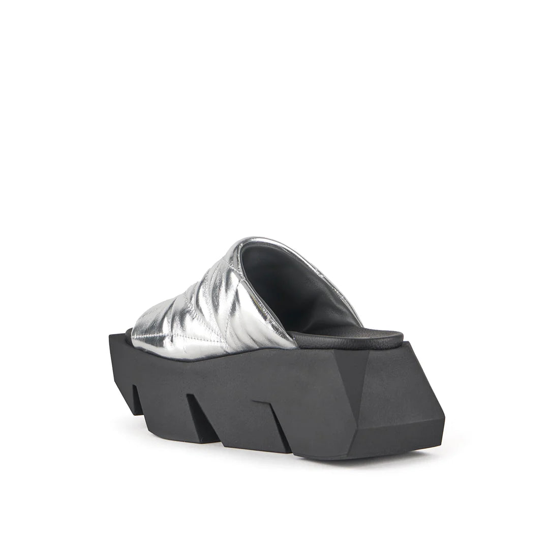 UNITED NUDE PULL PUFFY SANDAL IN SILVER