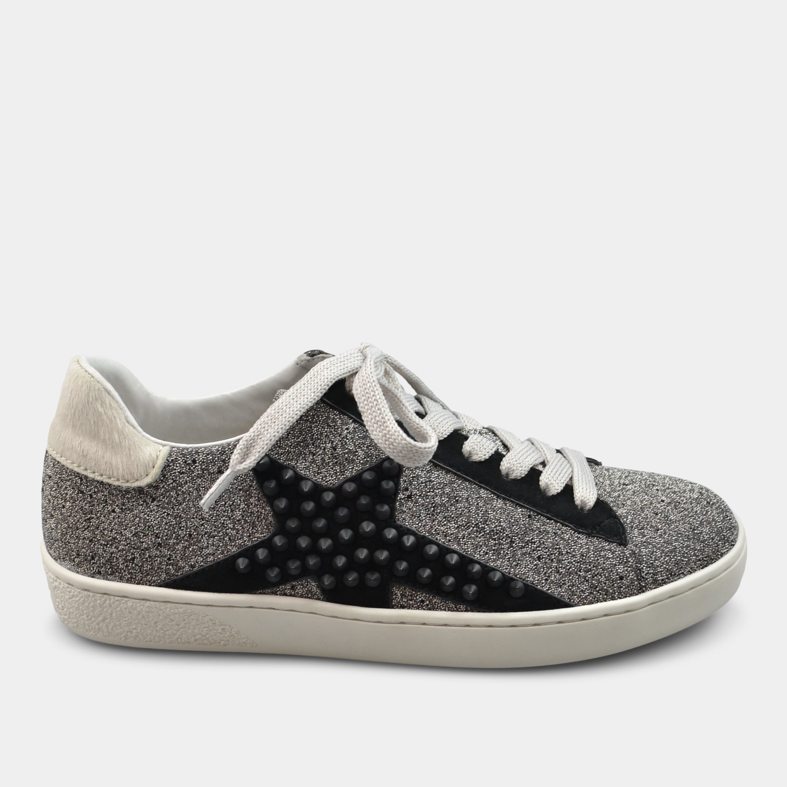 LOLA CRUZ SNEAKER IN SILVER WITH STAR DETAIL - Main Image