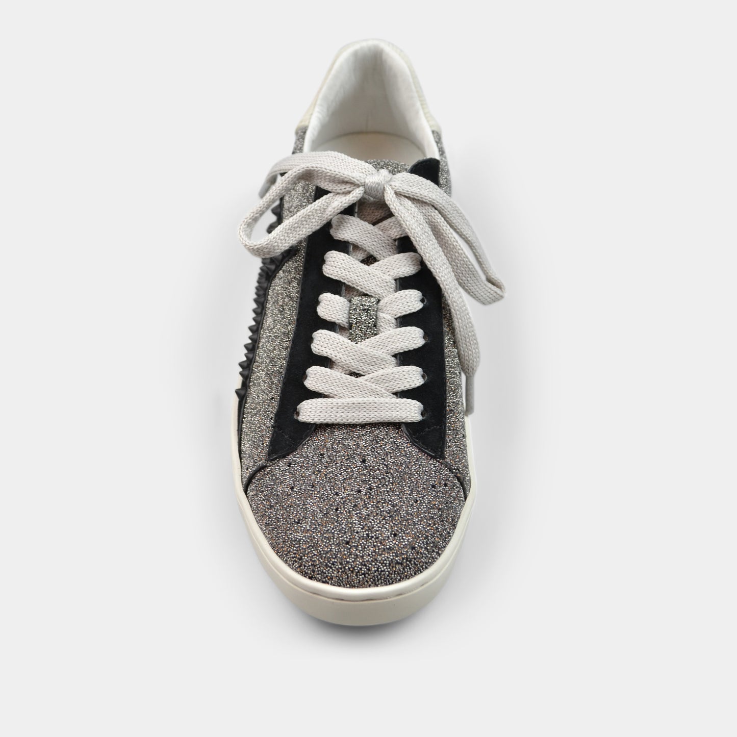 LOLA CRUZ SNEAKER IN SILVER WITH STAR DETAIL