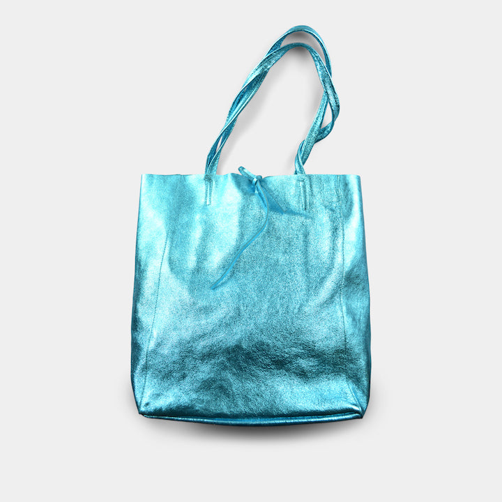 JIJOU CAPRI METALLIC MAXI LEATHER TOTE IN LIGHT BLUE
