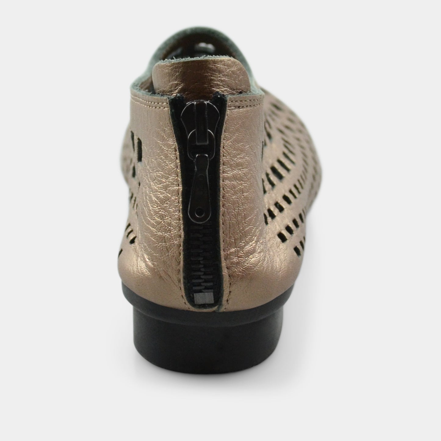 ARCHE NRICK FLAT IN METALLIC TAN