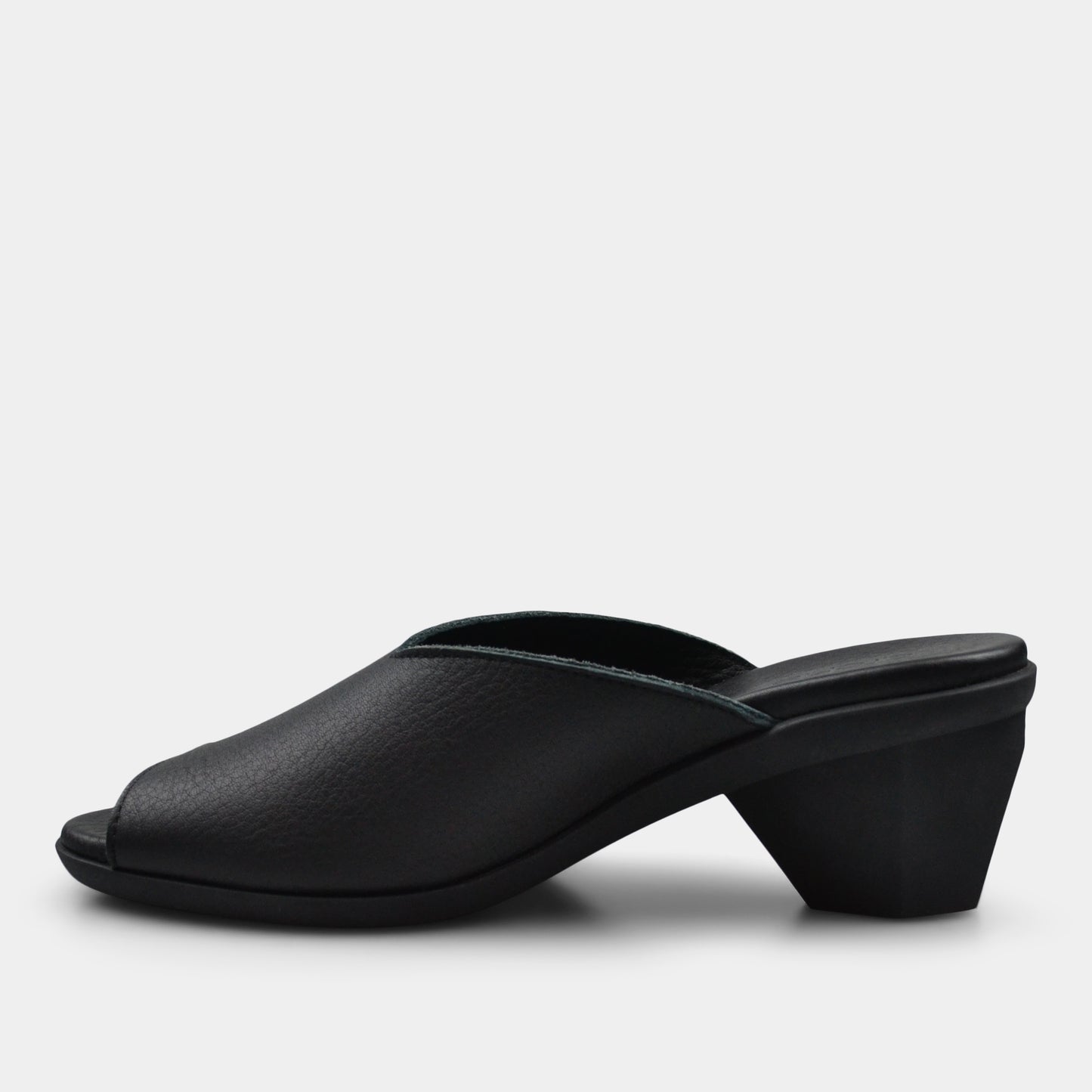 ARCHE ENOUKH IN BLACK
