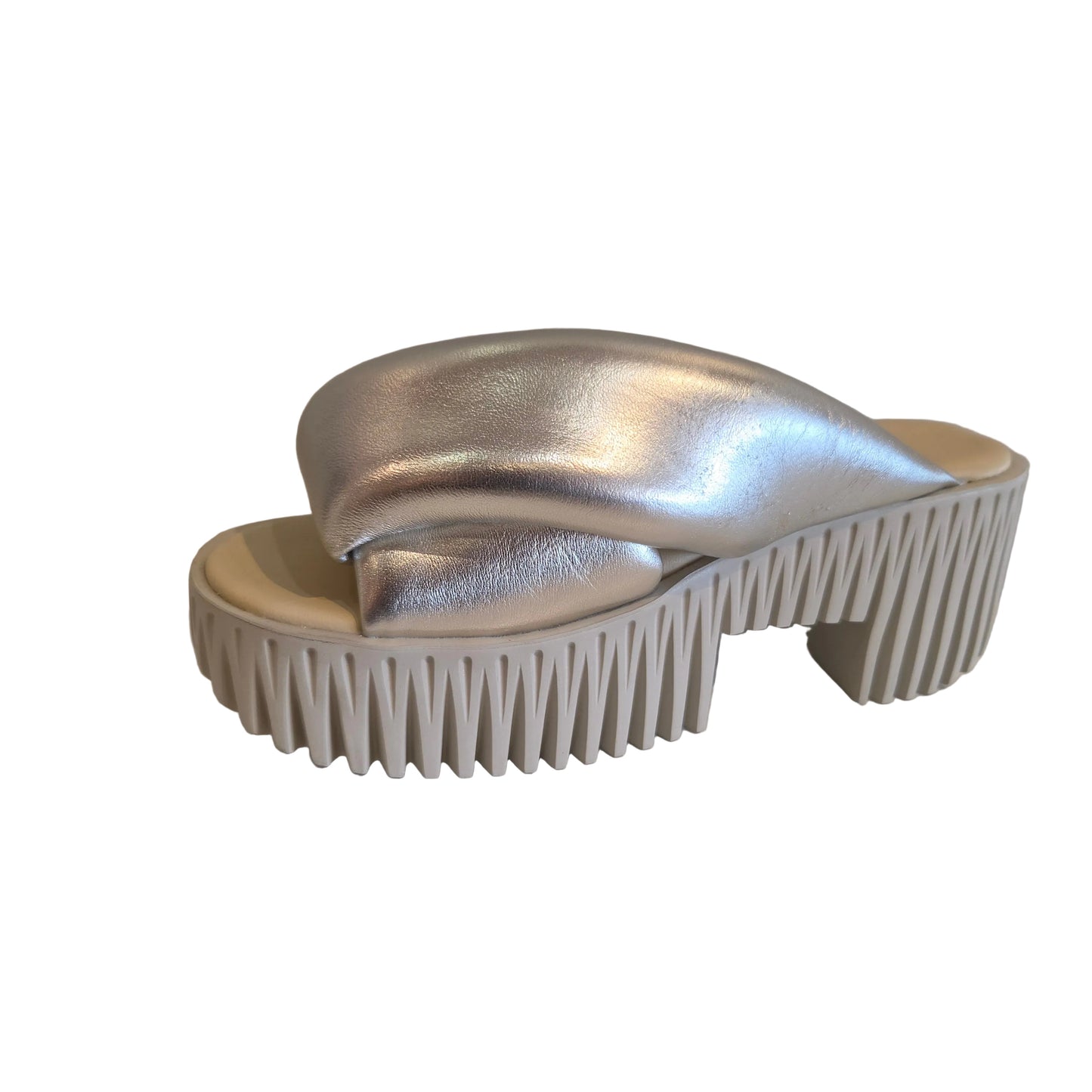 4CCCCEES PLIA ANDA SANDAL IN SILVER