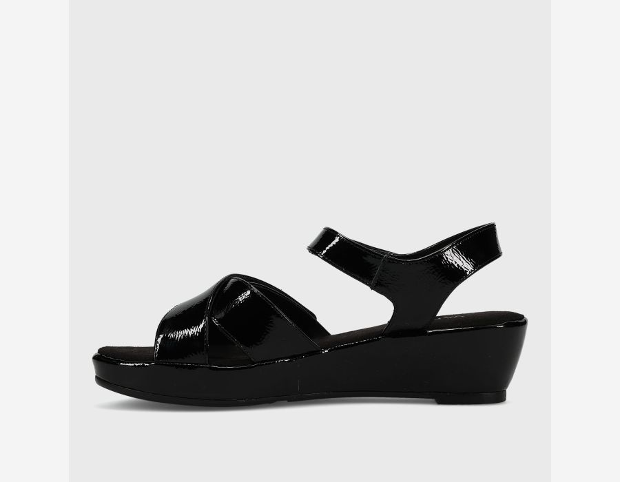 VANELI ENDRE WEDGE SANDAL IN BLACK NAPLAK