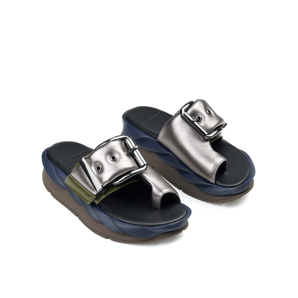 4CCCCEES MELLOW GLOW SANDAL IN GUNMETAL