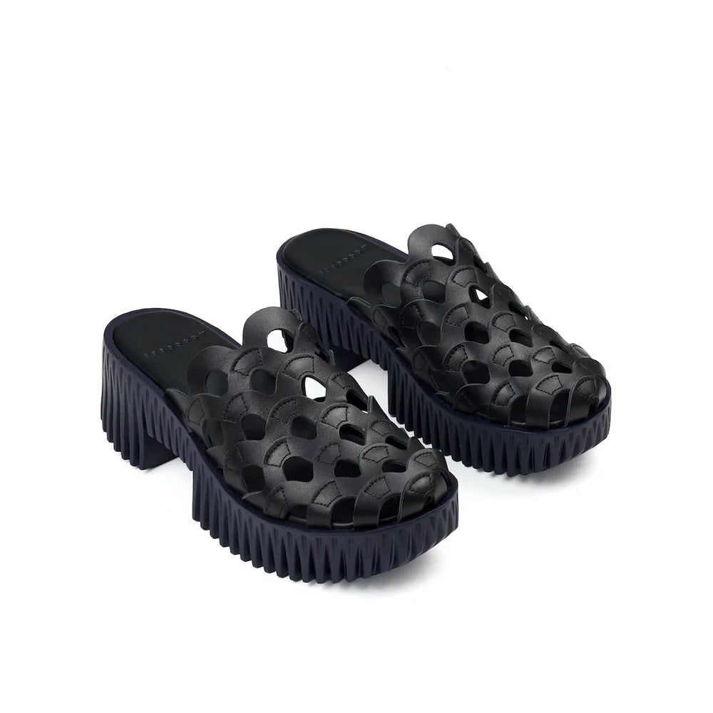 4CCCCEES PLIA WAVE SANDALS IN BLACK