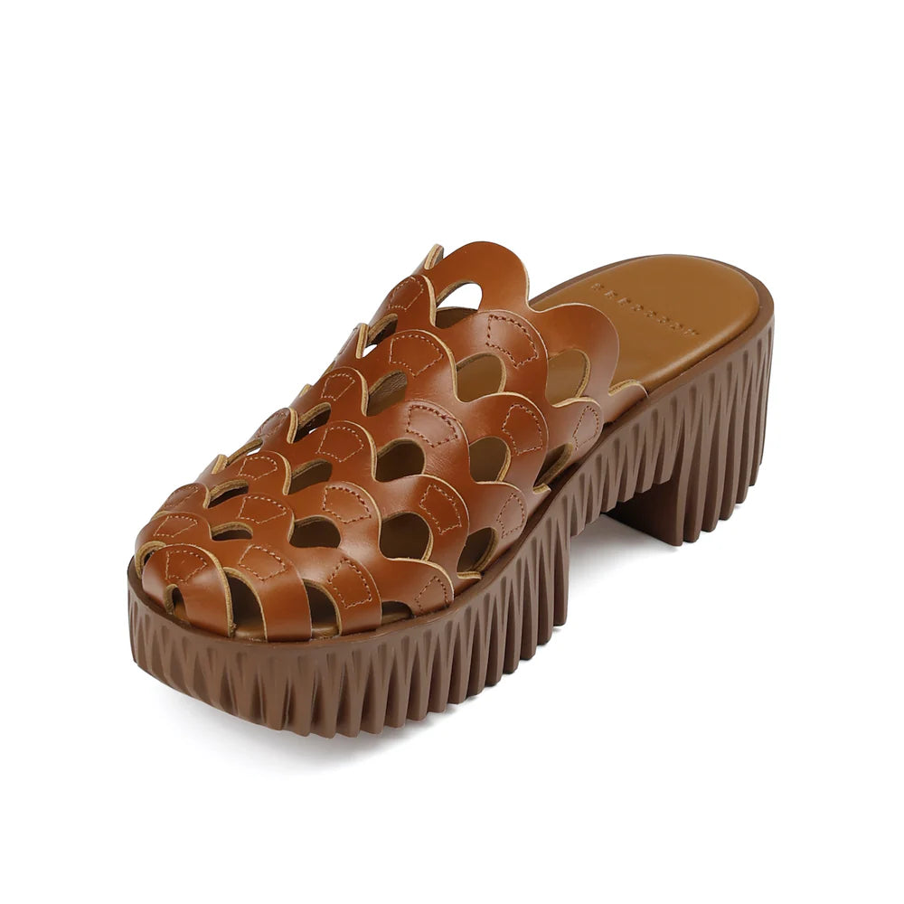 4CCCCEES PLIA WAVE SANDALS IN BROWN OAK