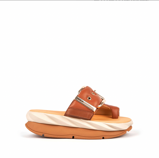 4CCCCEES MELLOW GLOW SANDAL IN BROWN
